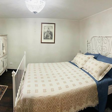 La Gialla Di Via Silvano 12 Monforte dʼAlba Zewnętrze zdjęcie